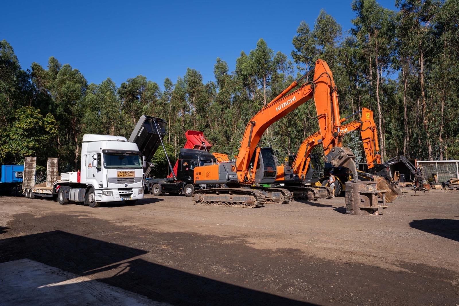 Trabalhos de movimentação e preparação de terrenos pela Cargaterra