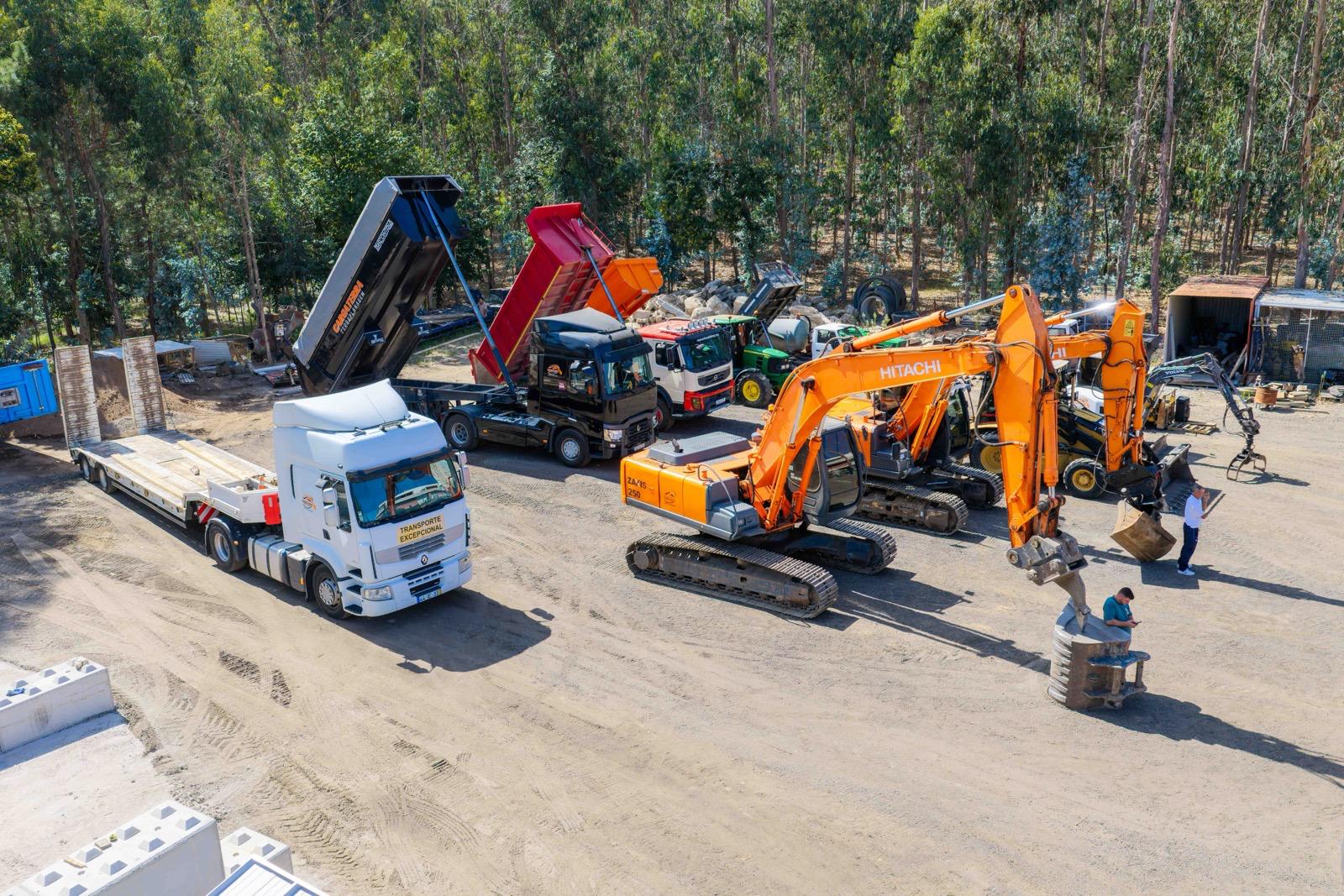 Equipamento Cargaterra preparado para trabalhos no terreno